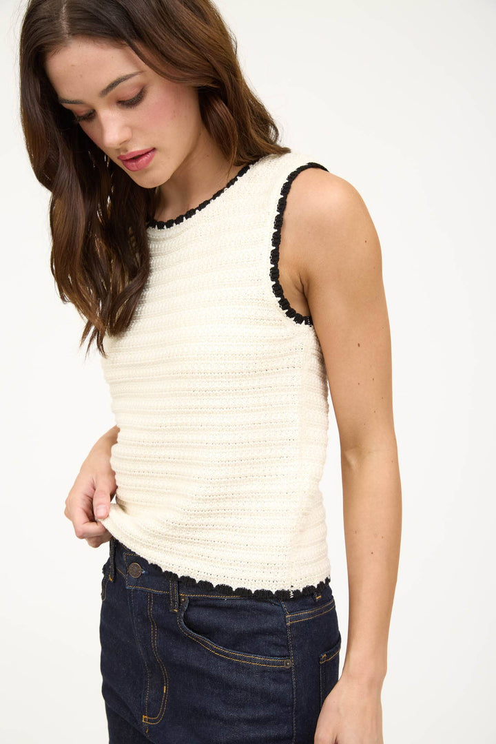 Scallop Trim Knit Sleeveless Top