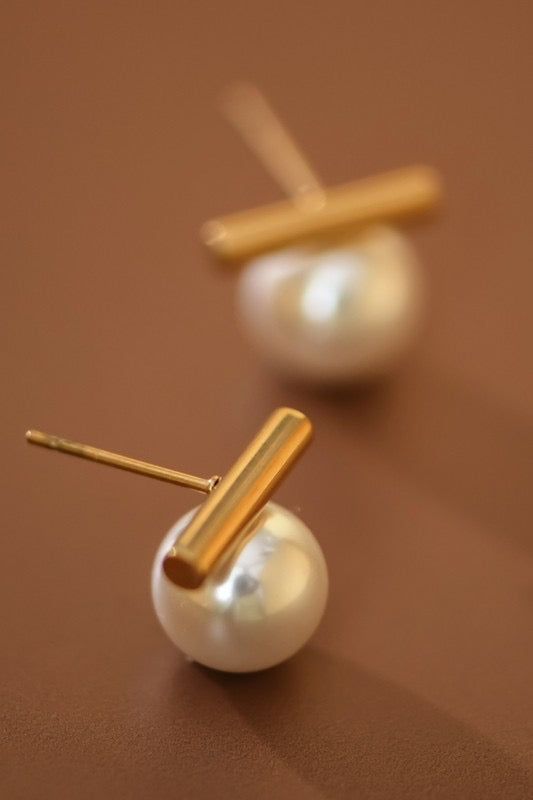 Elle Pearl Bar Studs