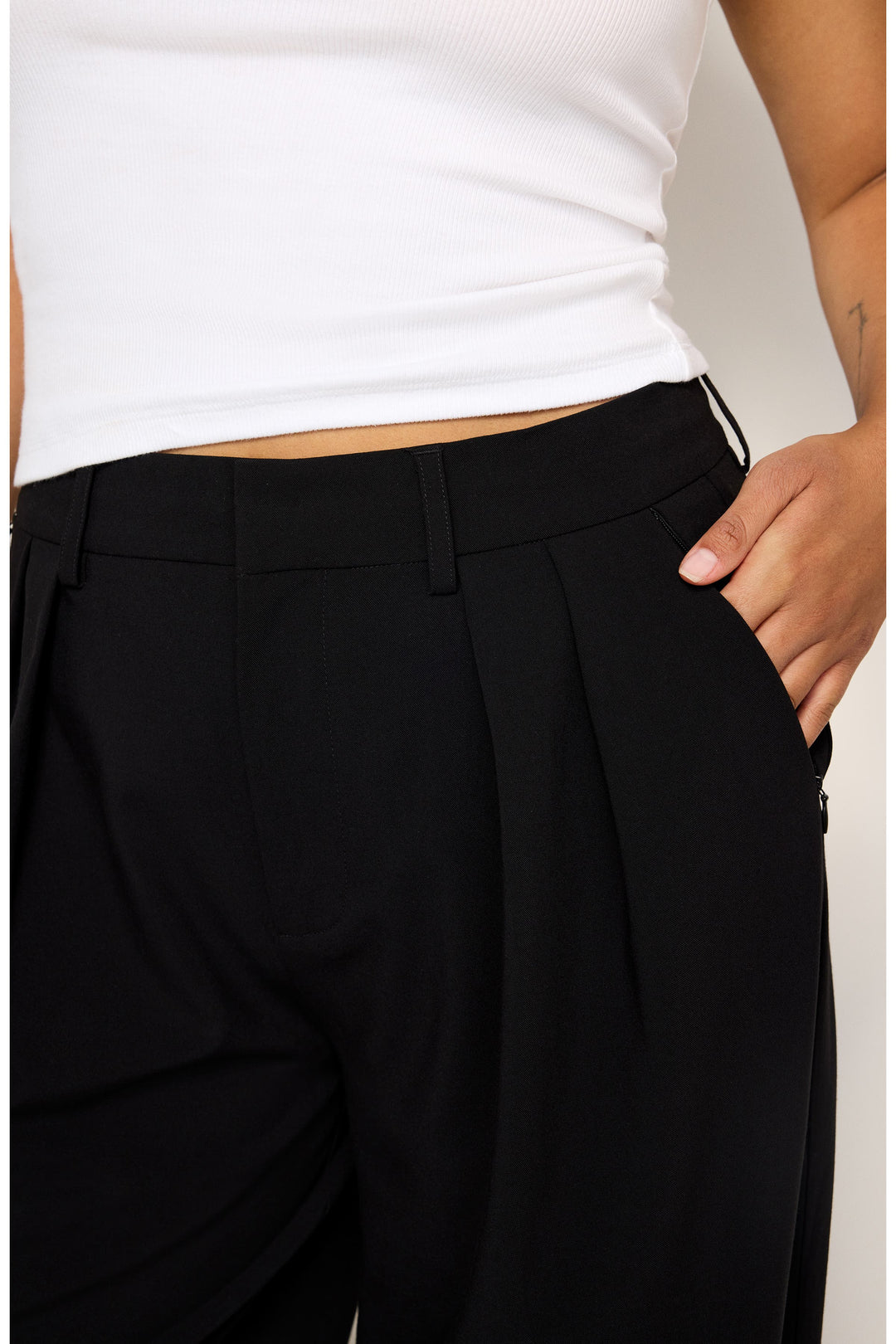 Sloan Pleated Flex Trousers